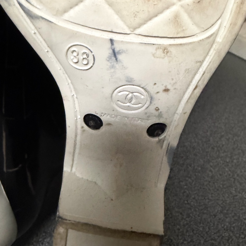 CHANEL (rain boots) - Picture 9 of 15